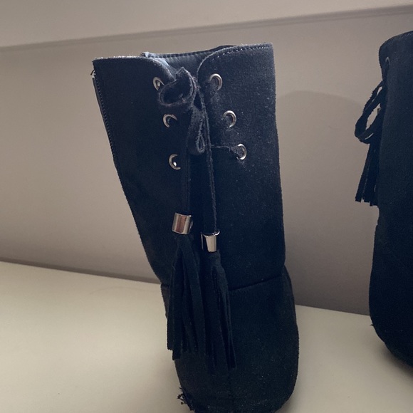 Black Shoes Size 7 - Picture 3 of 3